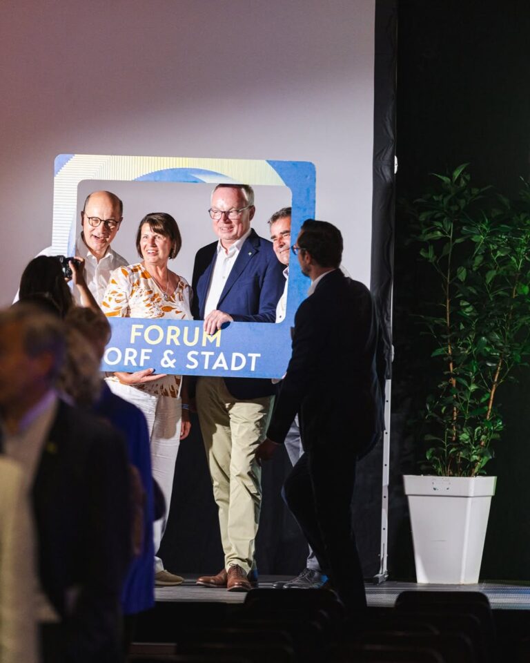 📲 Digitalisierung ist mehr als Technik – sie schafft Freiräume für das Gemeindeleben! Beim Forum „Dorf & Stadt 2025“ wu...