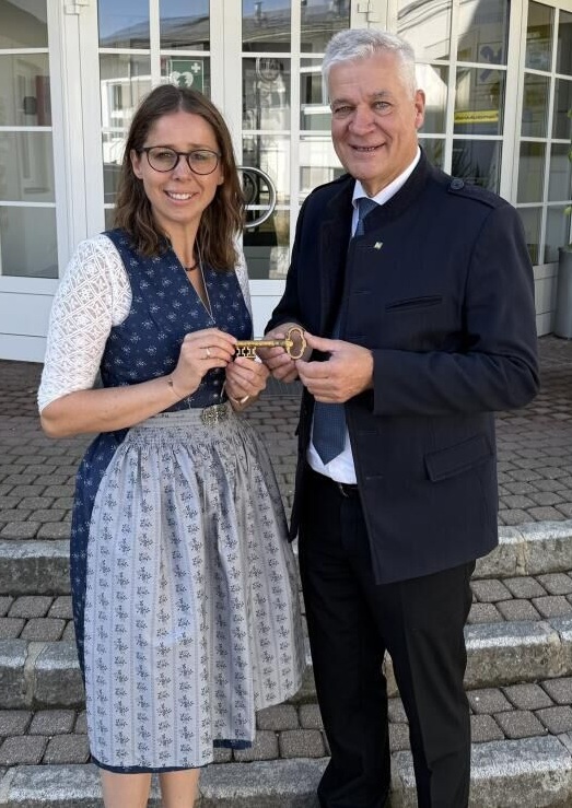 Amtsübergabe in Allhartsberg🔑 Nach beeindruckenden 30 Jahren an der Spitze der Marktgemeinde übergibt Anton Kasser den...