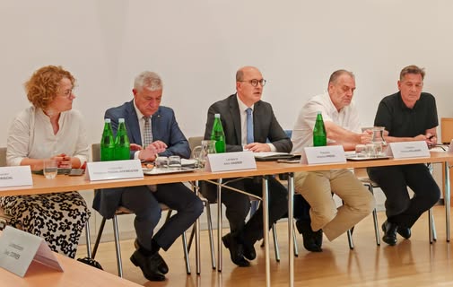 Nach intensiven Verhandlungen konnten bei der neuen Kommunalgipfelvereinbarung wichtige und planbare Regelungen für die...